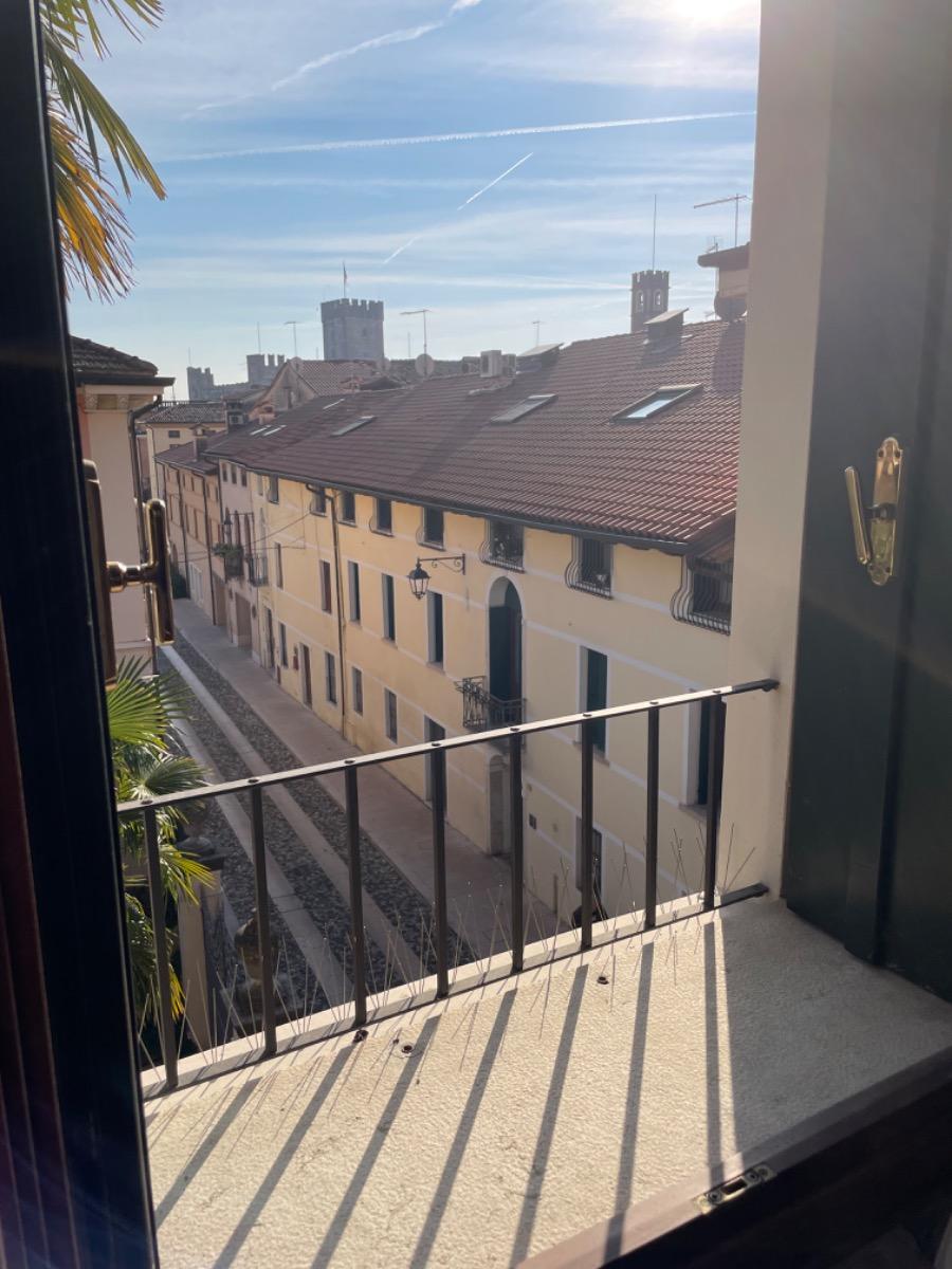 vista da sala da pranzo/lavoro