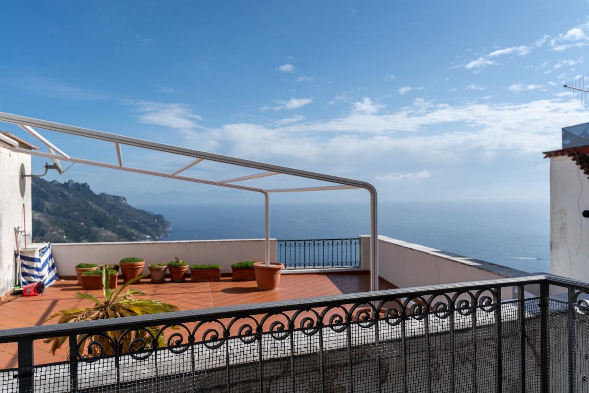 vista mare dal balcone