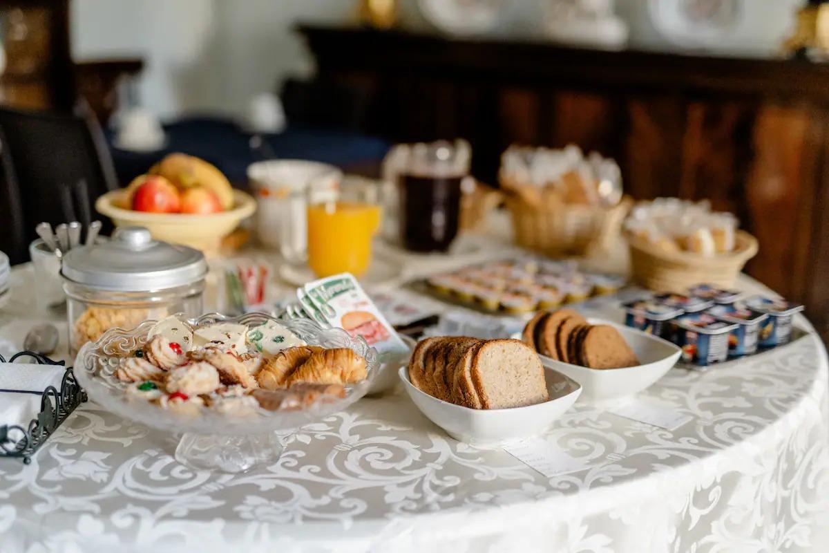 La colazione di VILLA SAN GENNARIELLO B&B