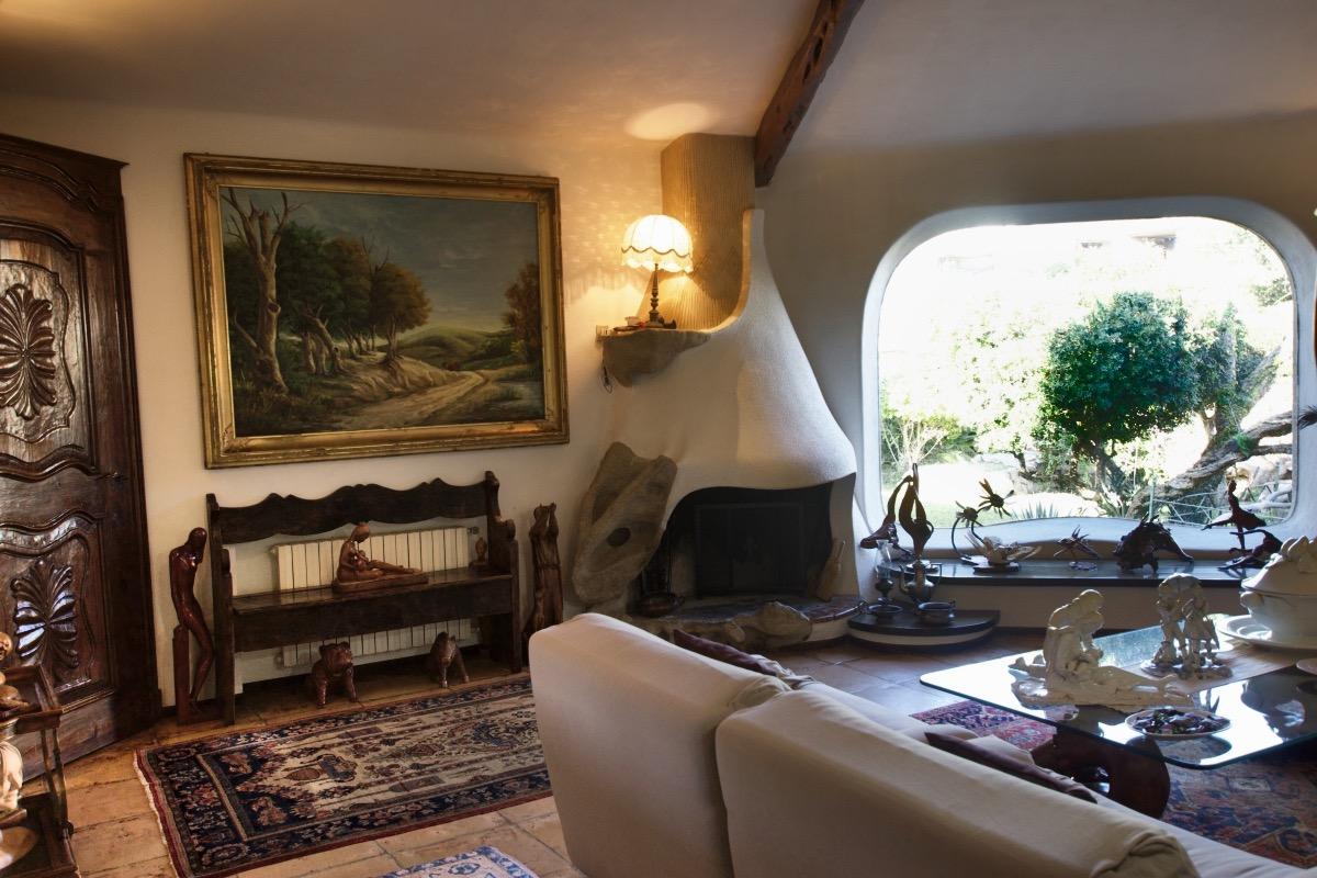 Living room - Glass window overlooking the garden, fireplace, and painting