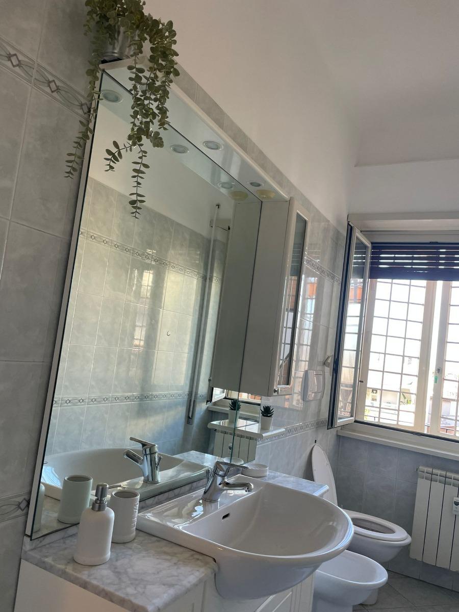 Bagno n.1 con doccia, lavabo, bidet e wc. Dotato di sapone, shampoo, balsamo ed asciugacapelli