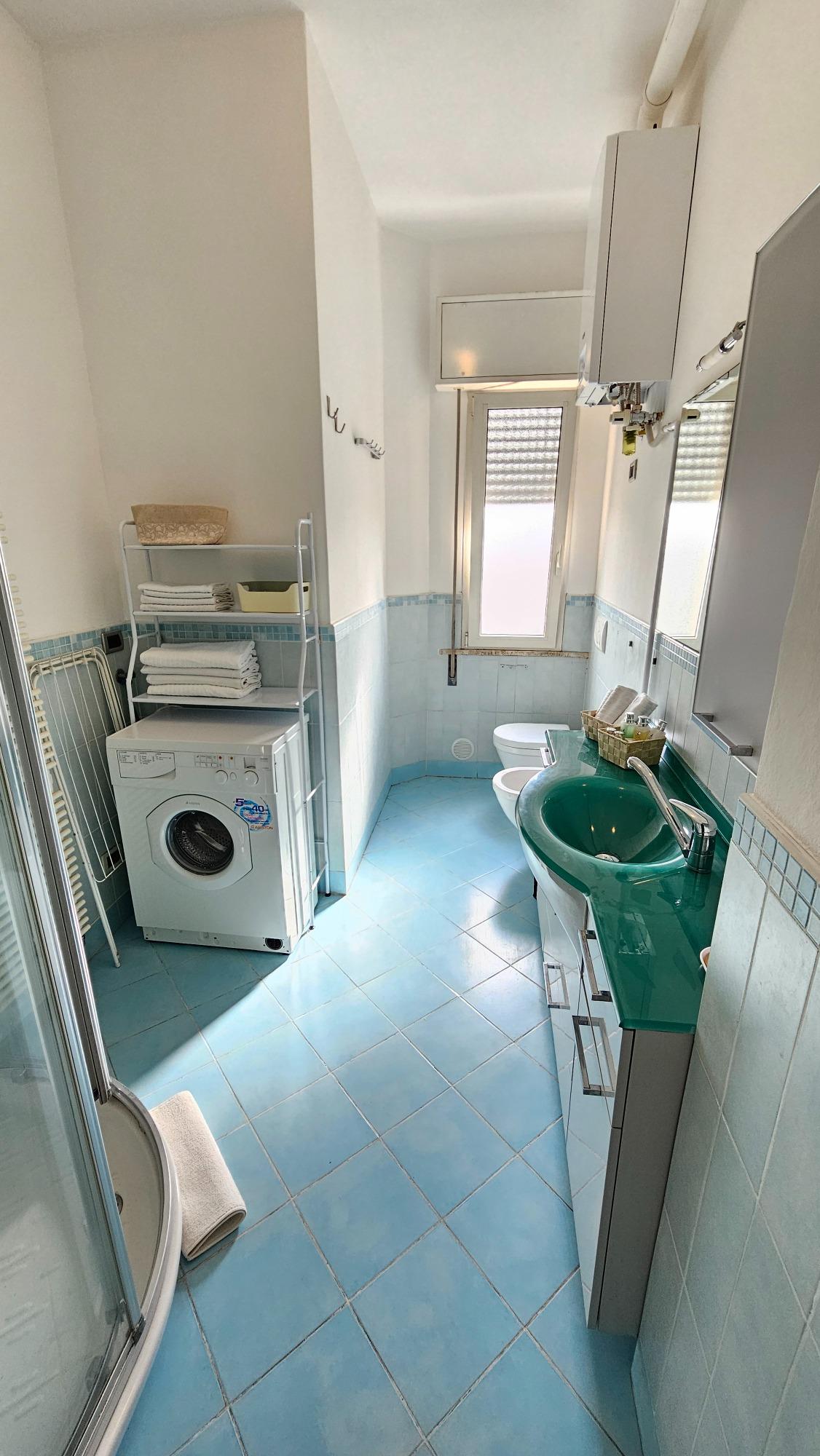 Ampio bagno con finestra