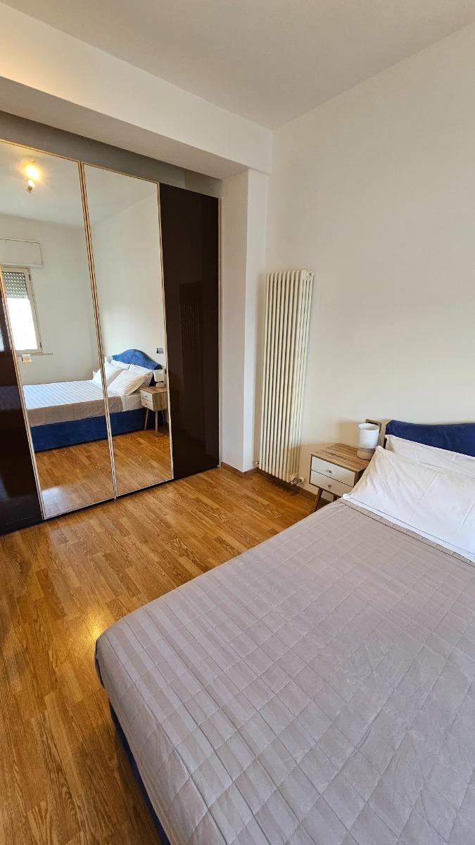 Camera con grande armadio