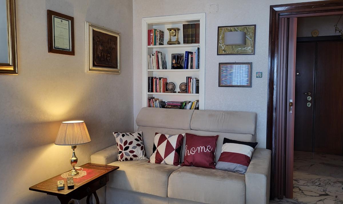 Soggiorno con divano letto...versione 'giorno'.