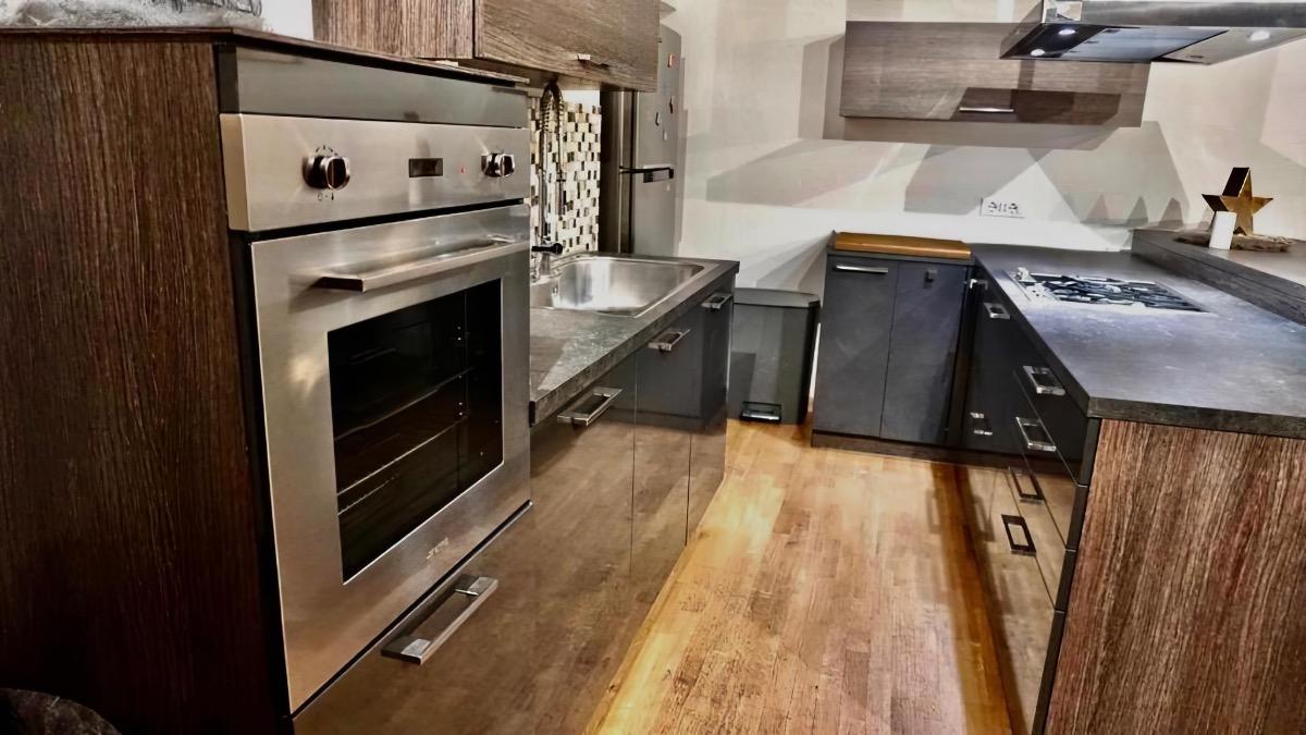 Grande cucina attrezzata,forno,lavastoviglie,2 macchinette caffe,bollitore…