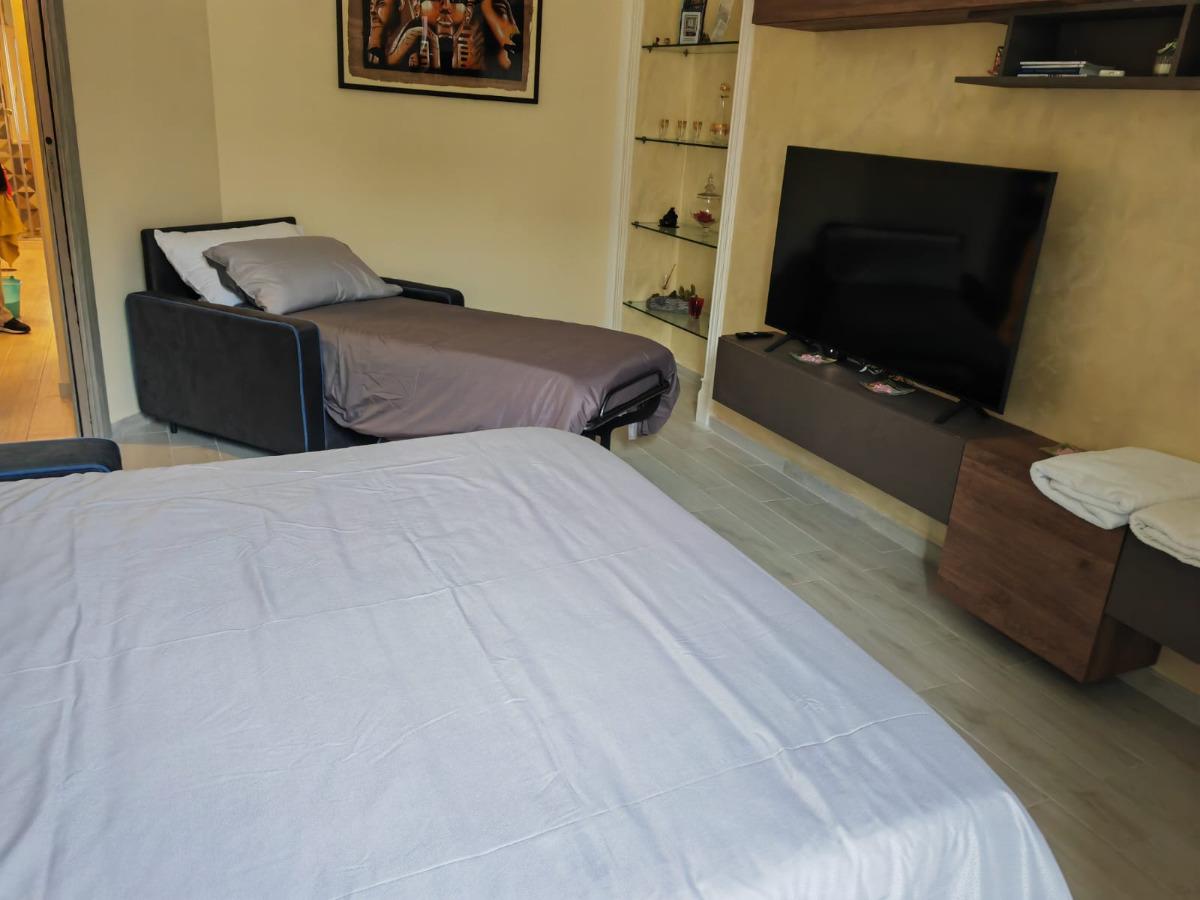 soggiorno con letti aperti