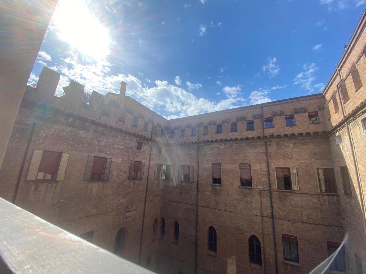 Vista Corte Interna Palazzo Pepoli Vecchio Bologna