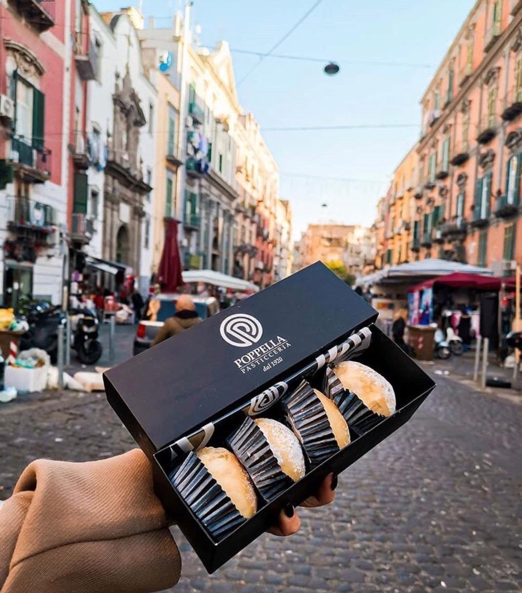 Residenza MarVin De Curtis Napoli book