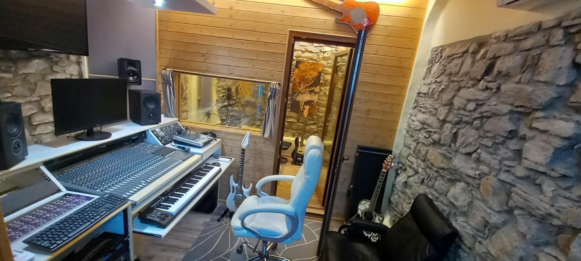 Lo studio di registrazione attiguo alla casa (Credit: Silenzi musicali)