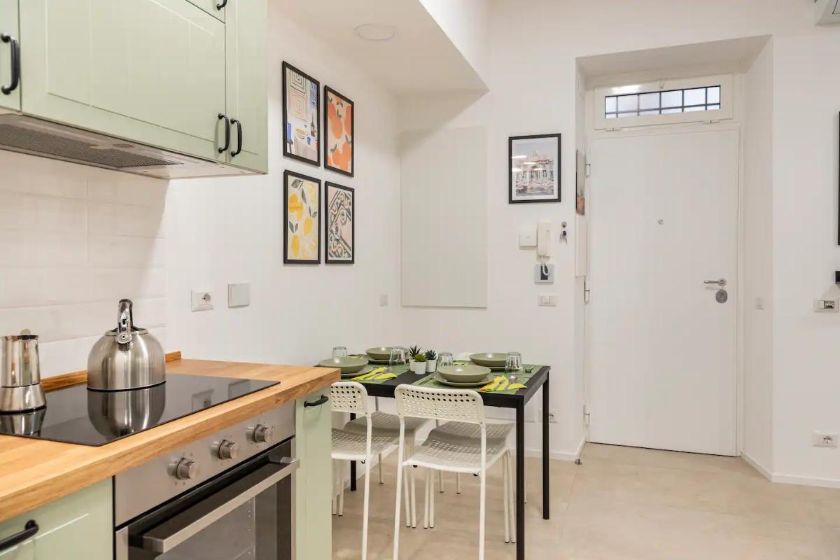 Zona pranzo e ingresso