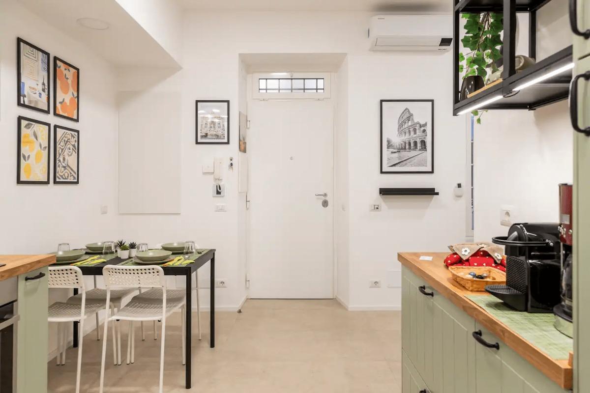 Ingresso e angolo cottura