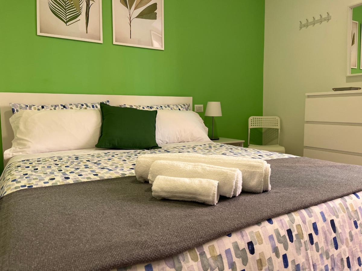 Camera da letto matrimoniale con cassettiera