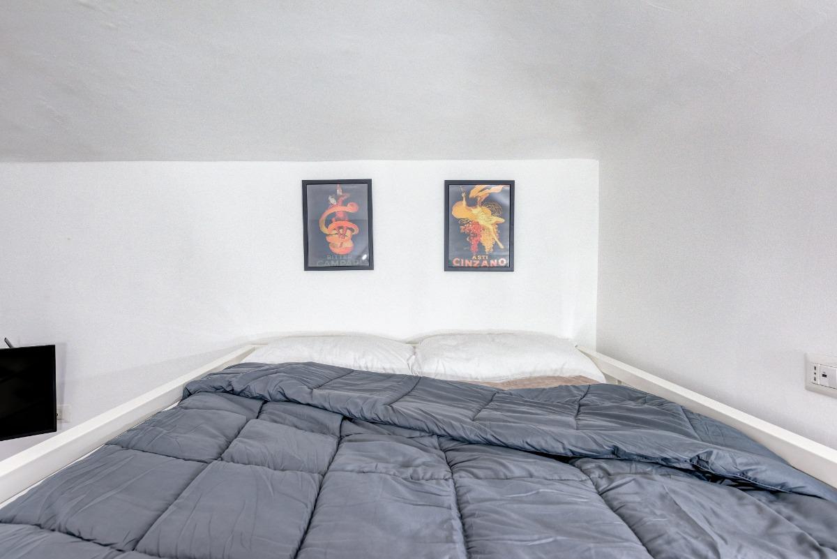 Deliziosa e originale zona notte con comodo letto matrimoniale, in cui riposarsi in totale serenità e privacy