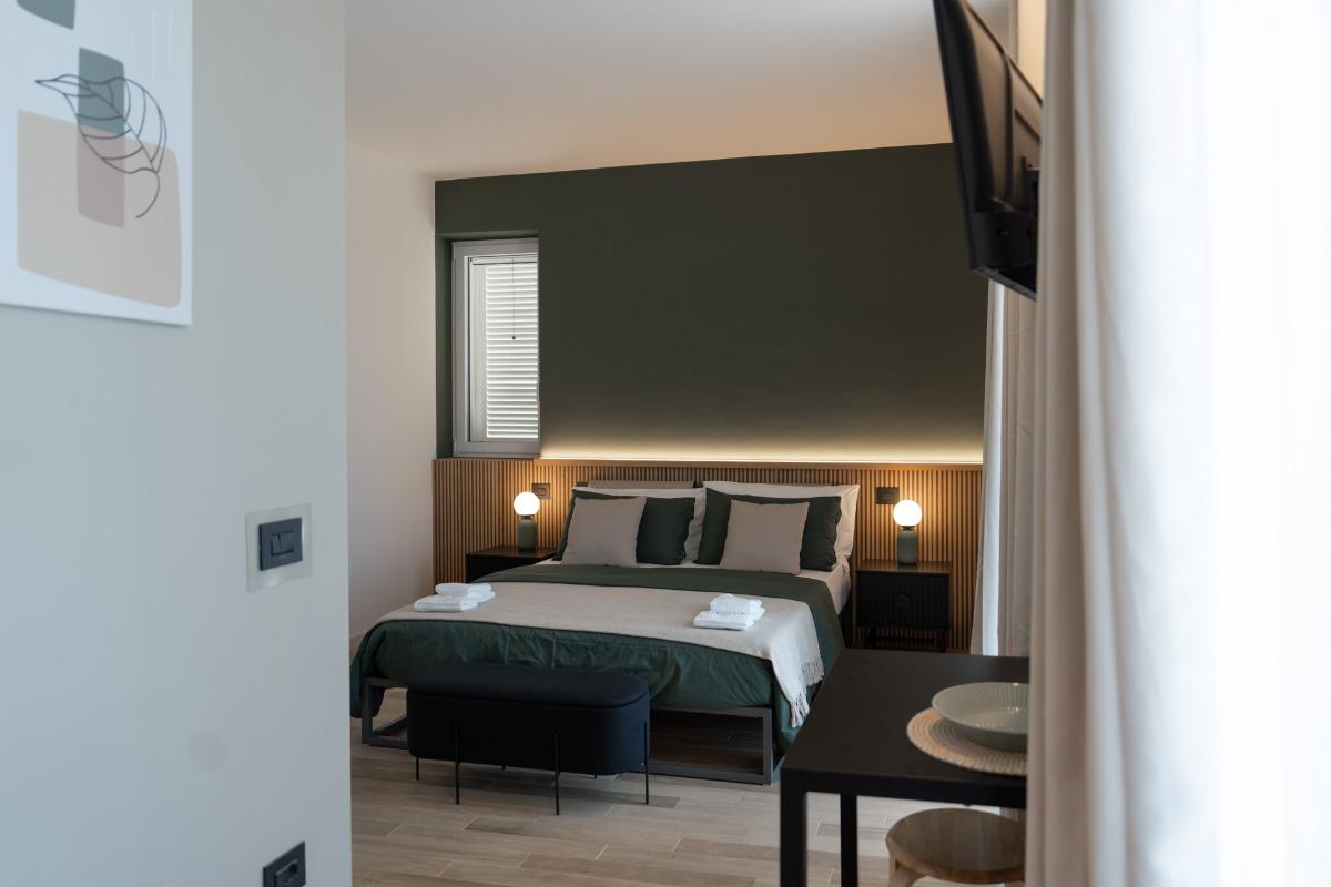 Room02, option: double with 1 queen bed