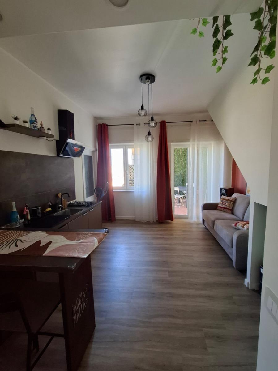 soggiorno con cucina Contrabbasso Rosso