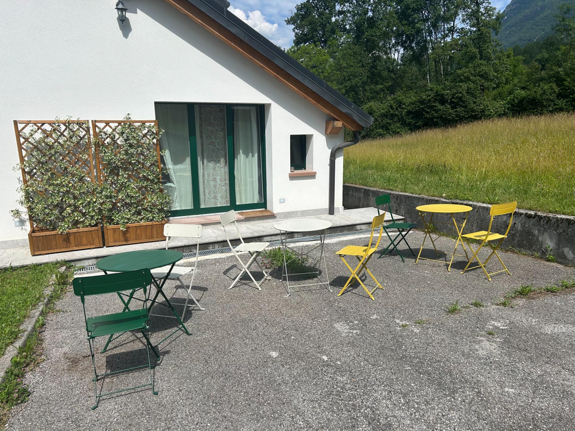 Area esterna, davanti alla sala colazioni