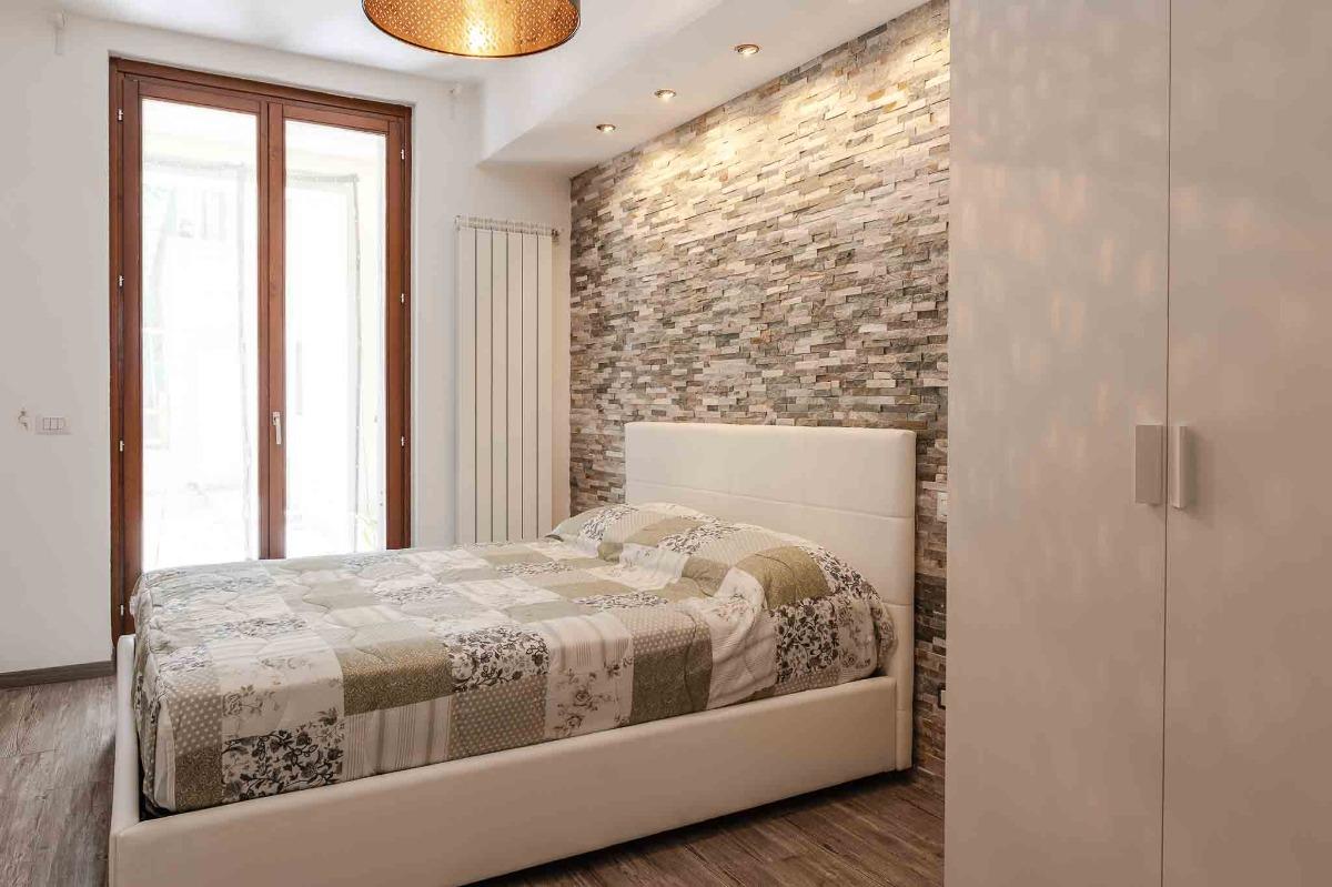 Camera 1 con portafinestra