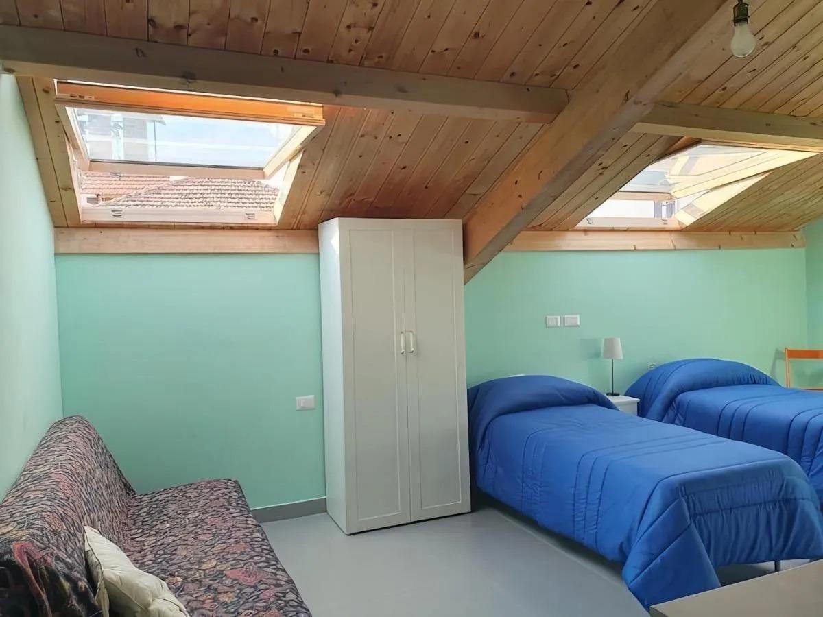 Ampia stanza mansardata con 2 finestre con vista mozzafiato