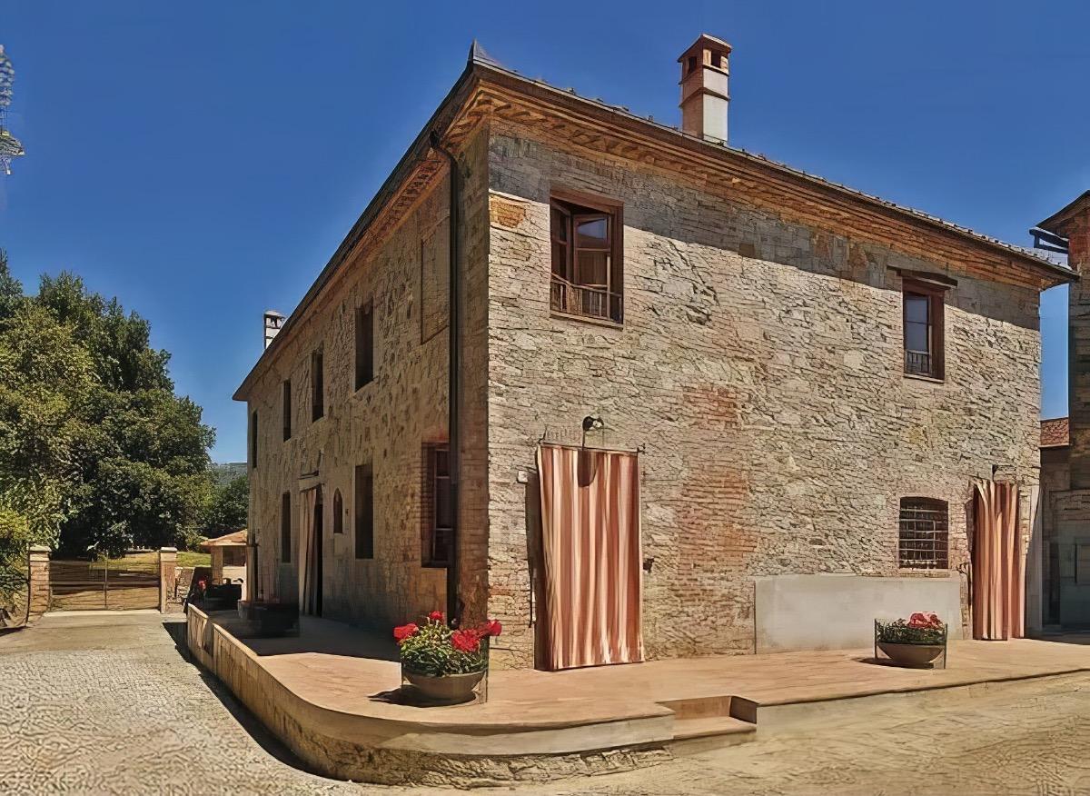 BIGONGIARI FARM: BUILDING WITH FLATS GUIDO, NELLO AND ROSINA