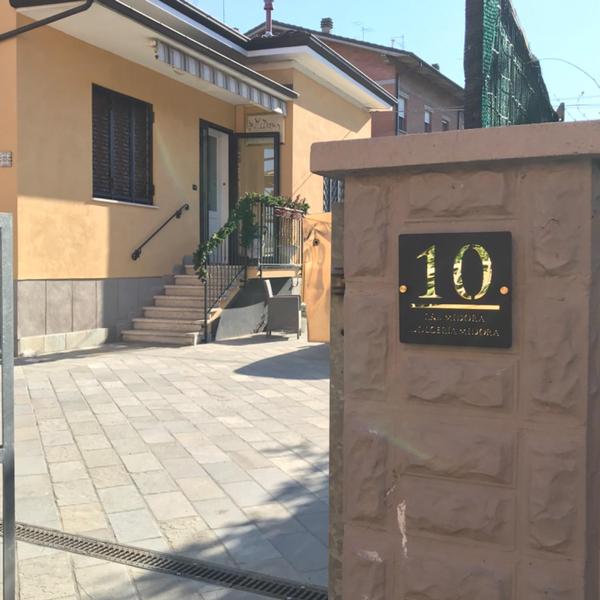  R&B Midora Montale