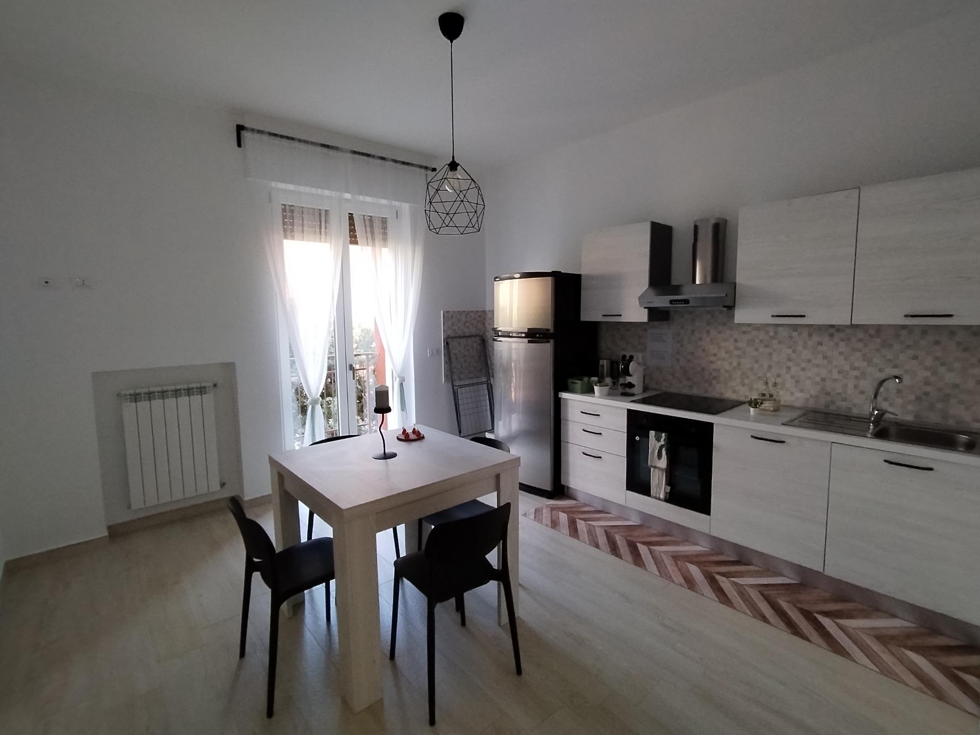 Casa Gi cucina con balcone