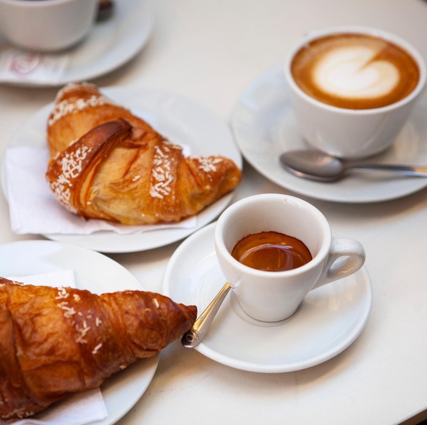 La colazione di B&B LA CORTE ROZZANO