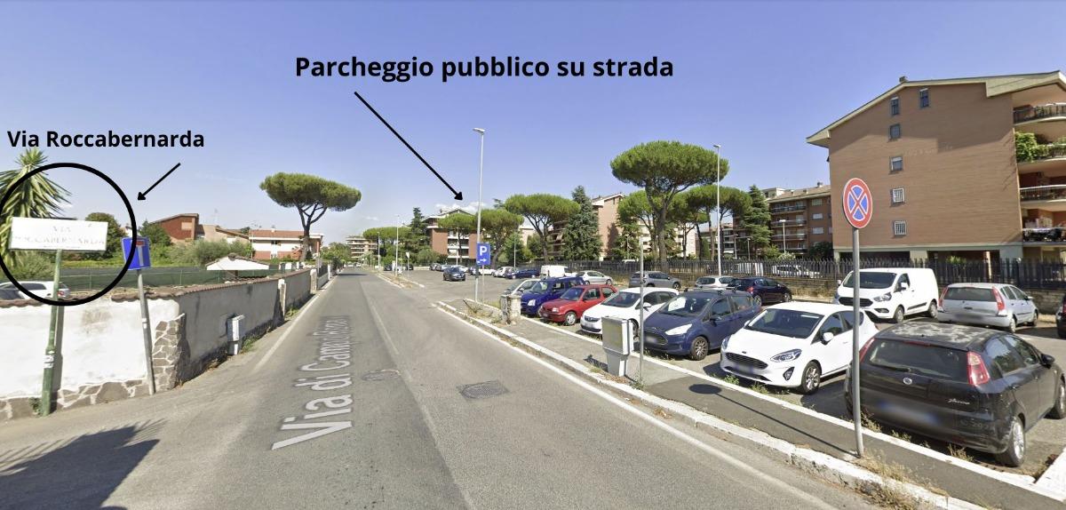 Parcheggio libero pubblico e gratuito a pochi metri, appena fuori la Via