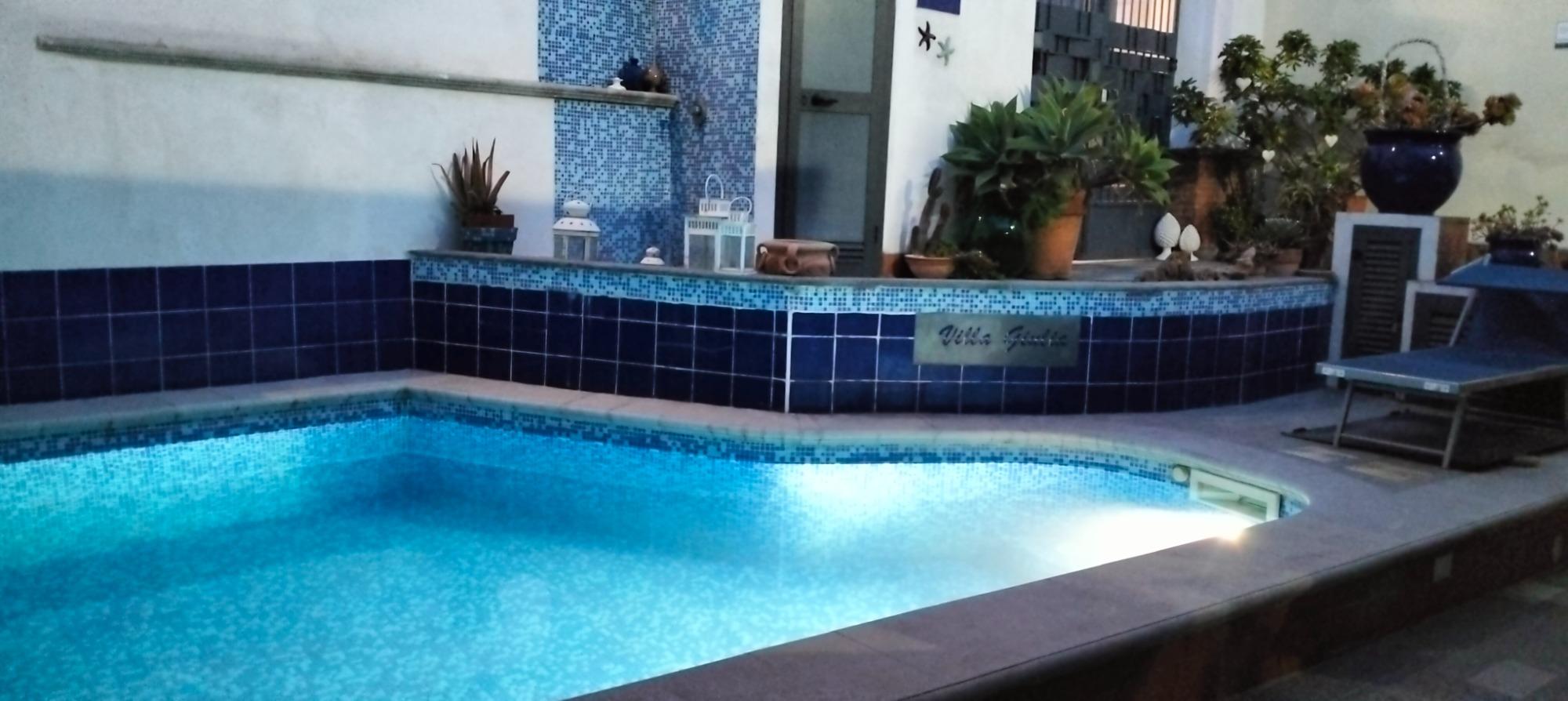 Per un rinfresco del corpo c è la nostra piscina.