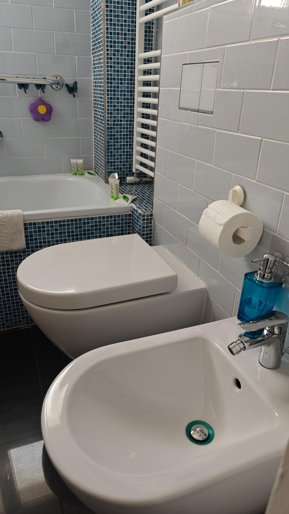 Sanitari e vasca da bagno