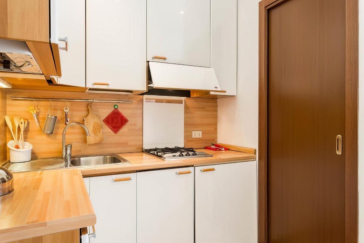 Angolo cottura con figo e freezer