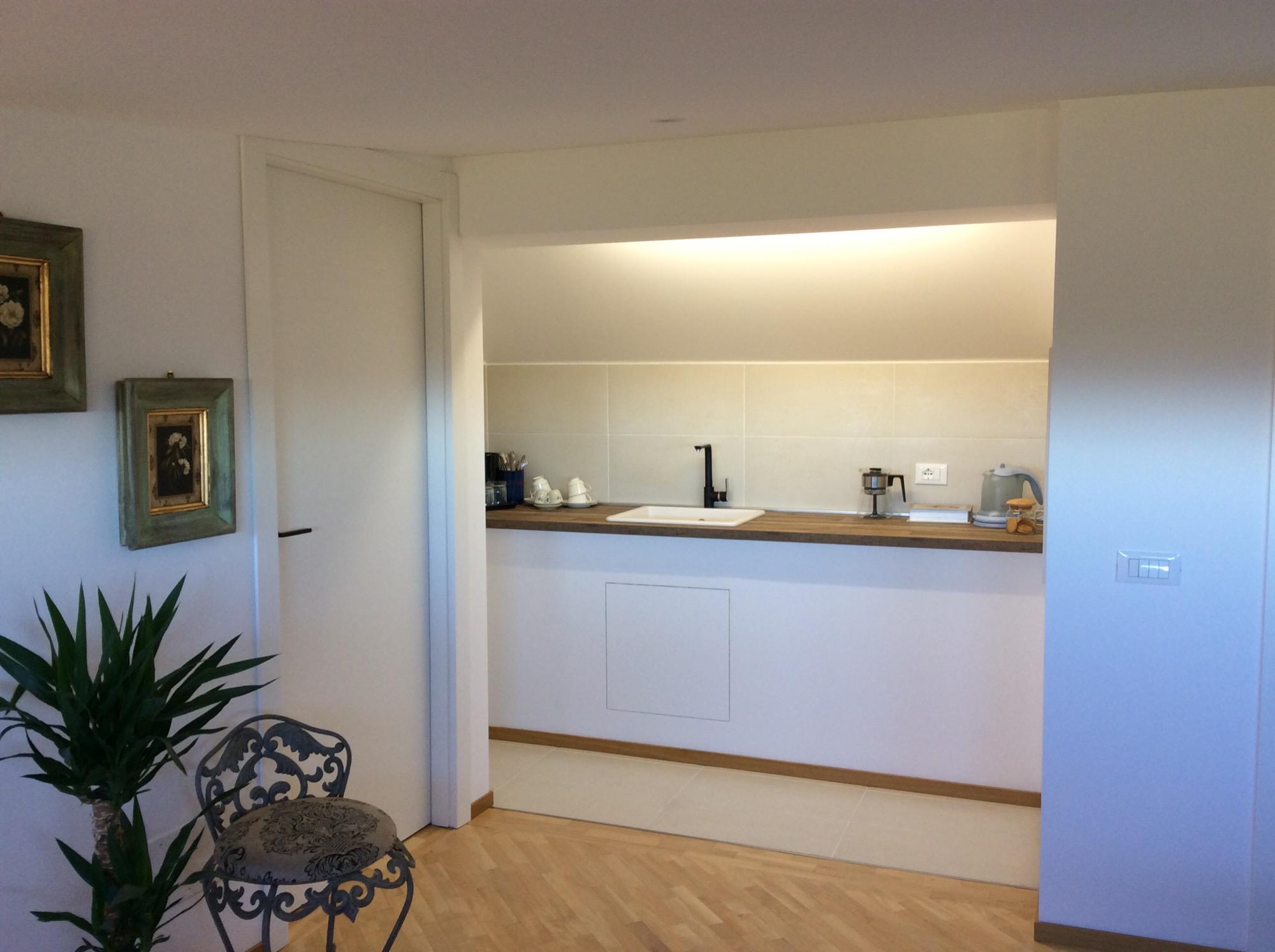 Monolocale angolo cucina