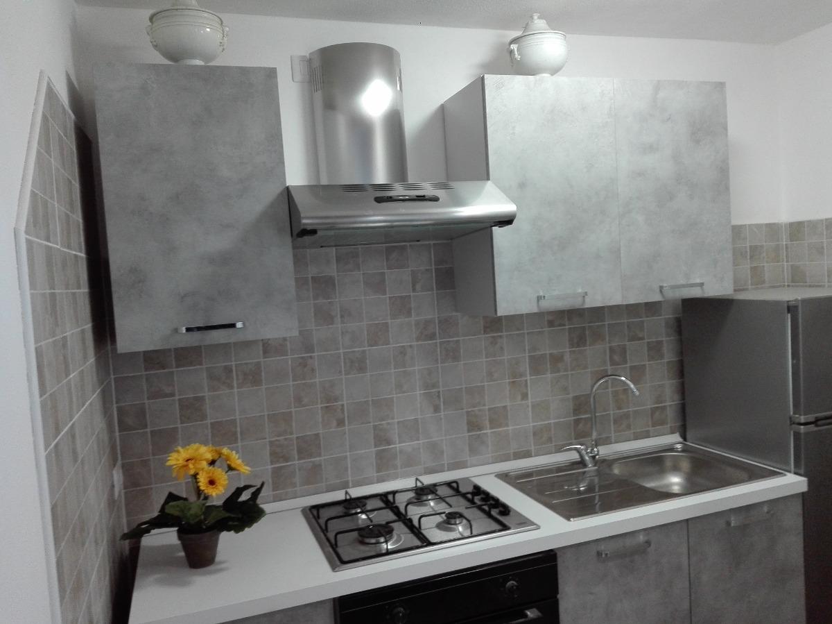 Cucina completa ( fuochi, forno, frigorifero, attrezzi da cucina )