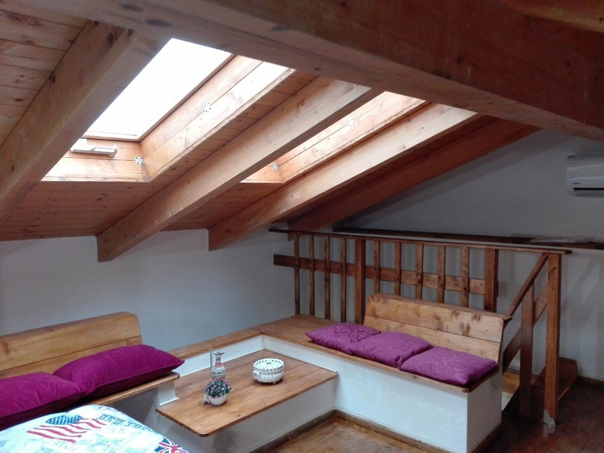 Salottino soppalco con vista mare