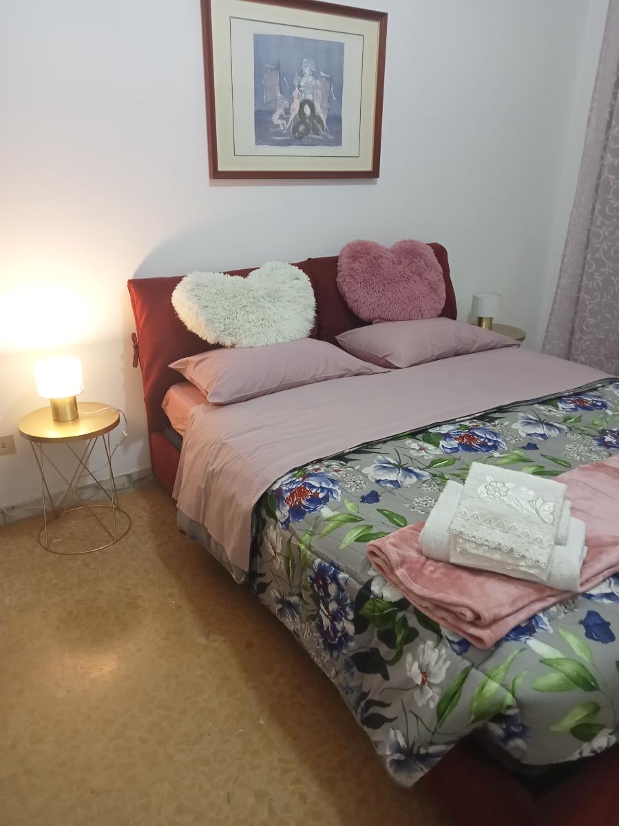 Camera con letto matrimoniale