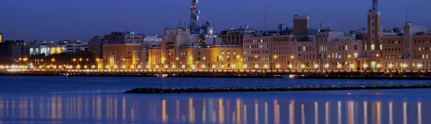 Lungomare di Bari di notte
