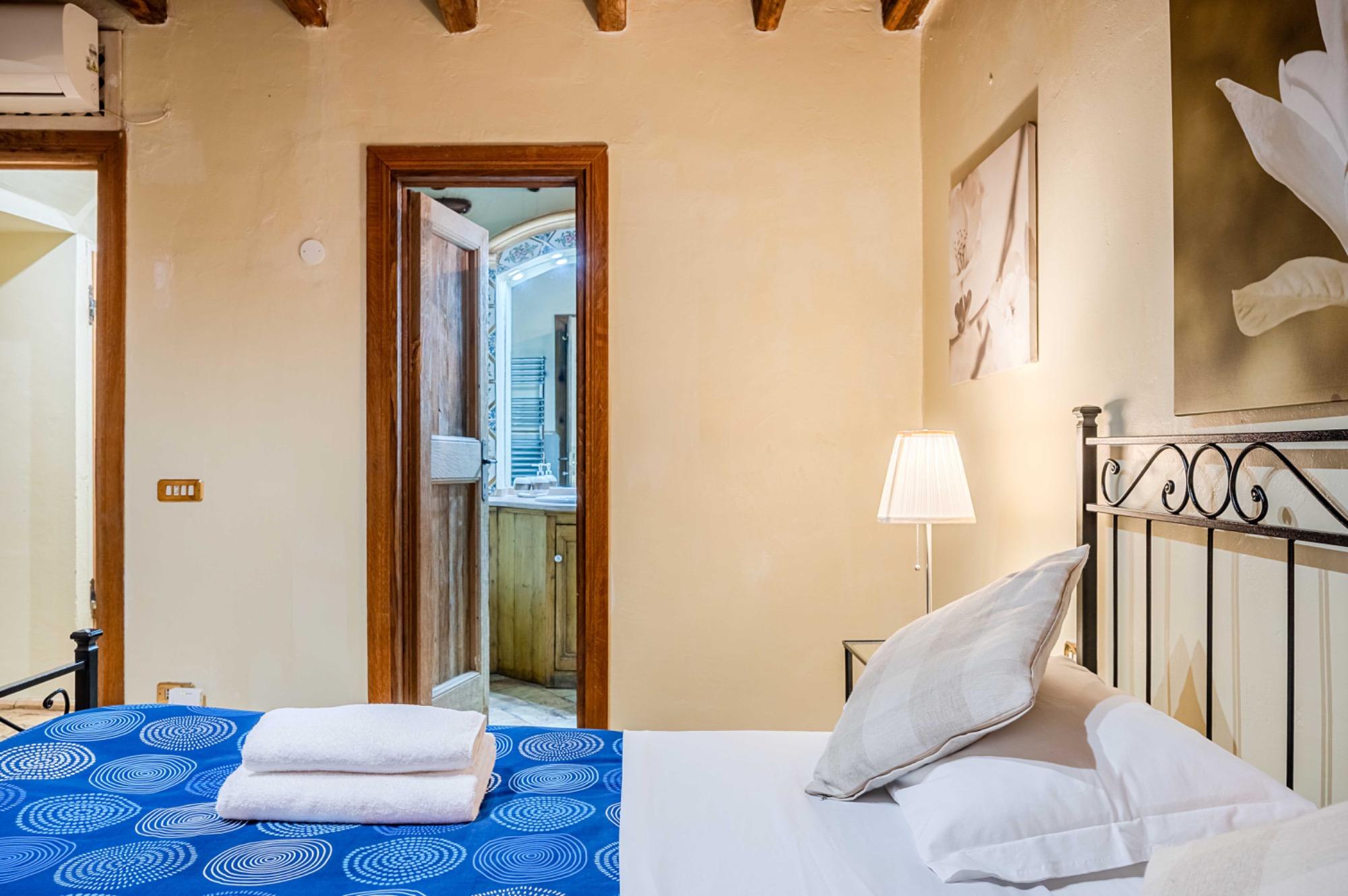 Camera con 2 letti singoli accoppiabili con ampio armadio