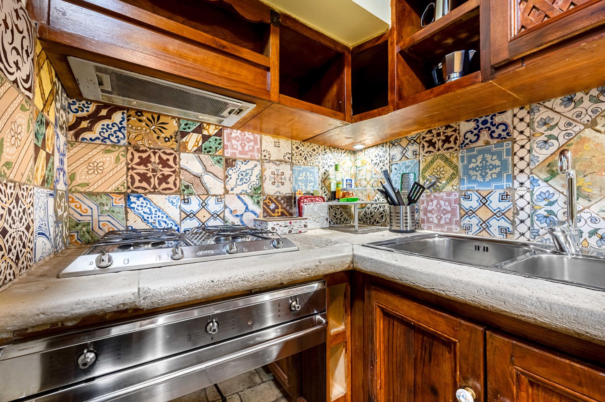 Cucina completa di tutti gli elettrodomestici