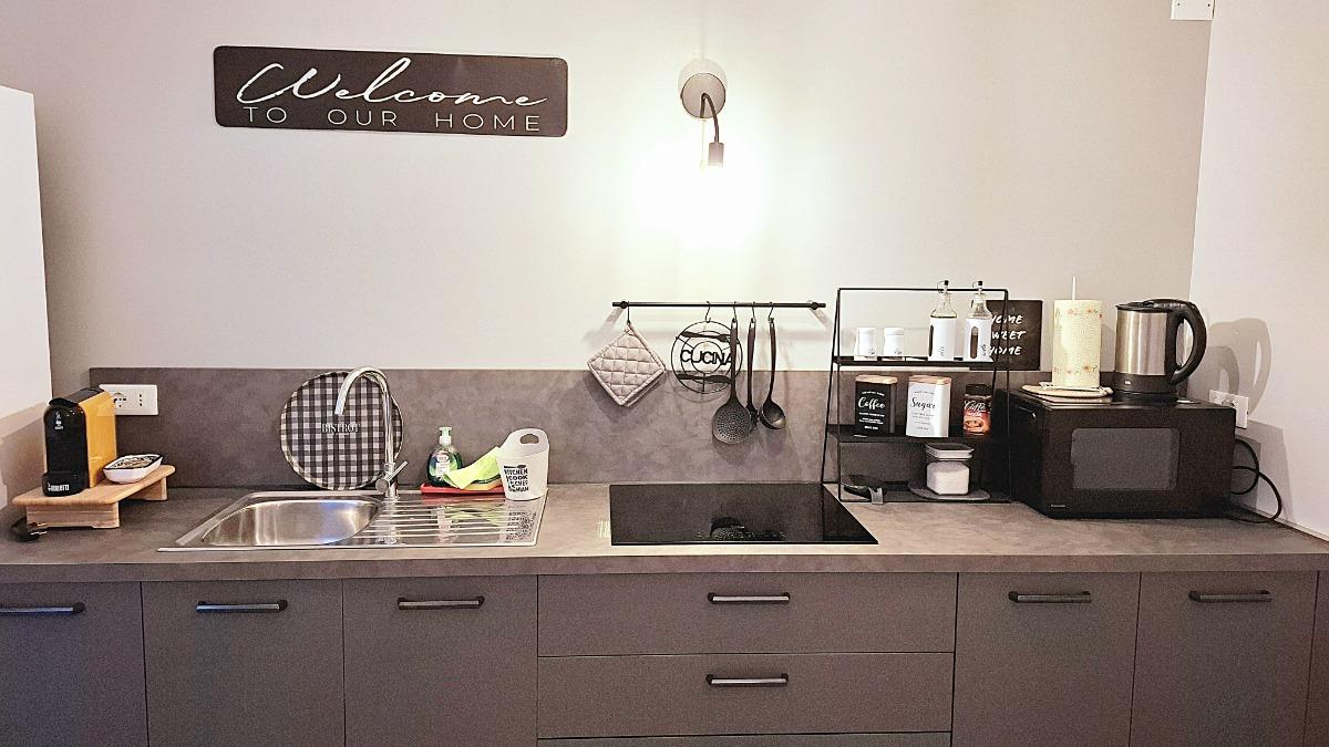 cucina con piano cottura induzione