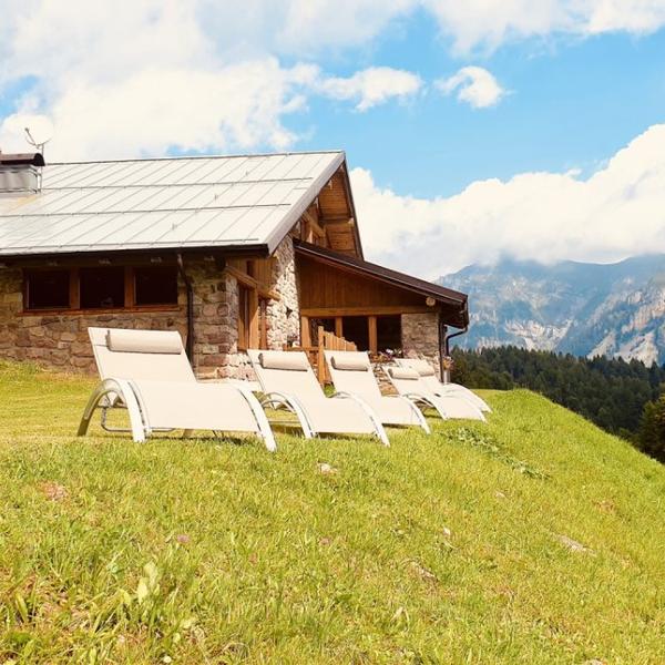 chalet chapeau