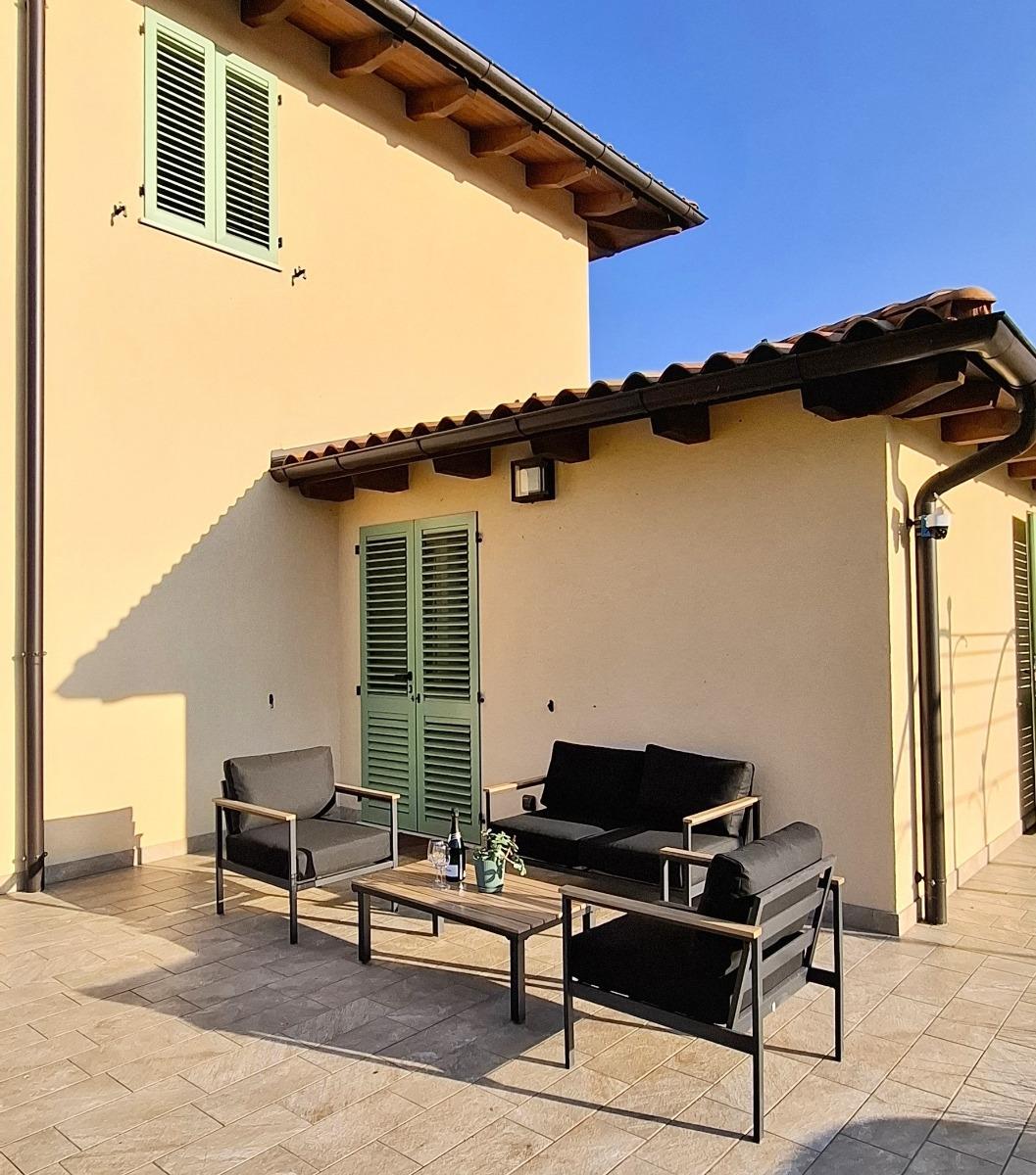 Colle Gelso, esterni. Salottino ospiti