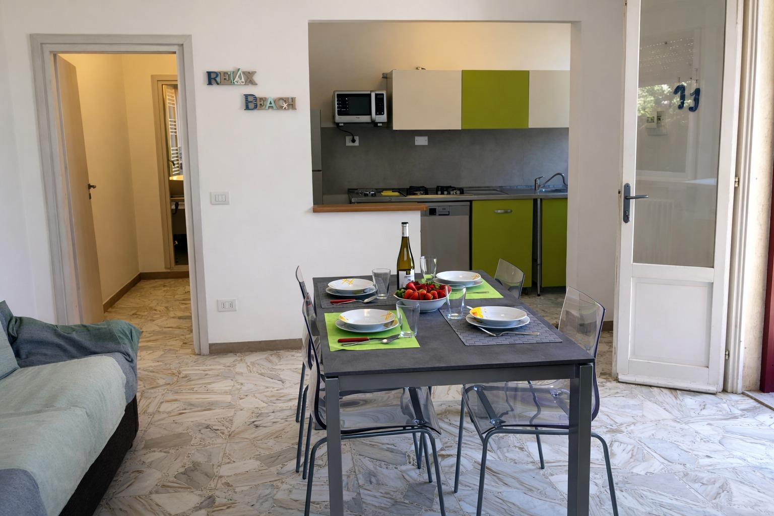 Soggiorno con Angolo Cottura e smart TV