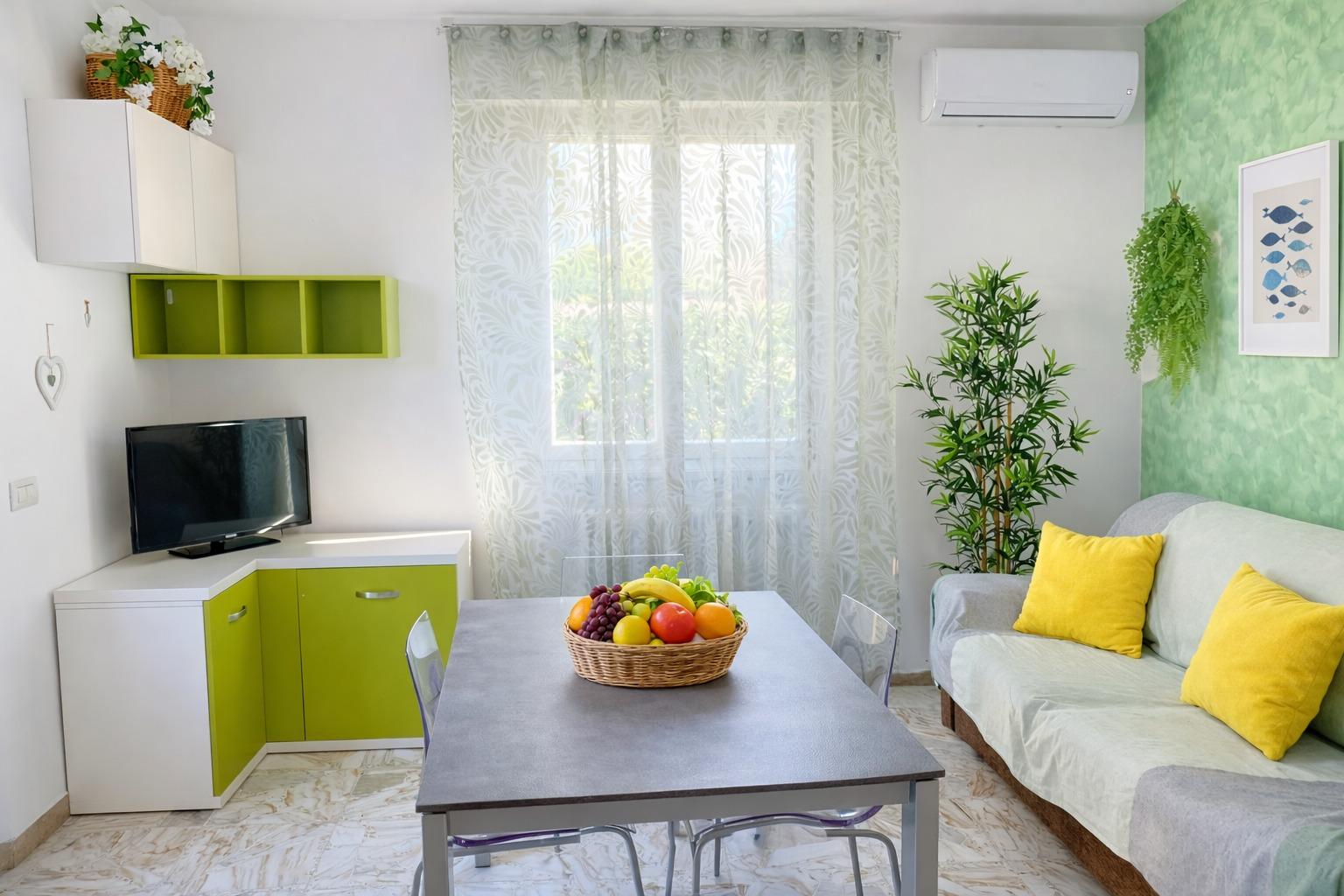 Soggiorno con Angolo Cottura e smart TV