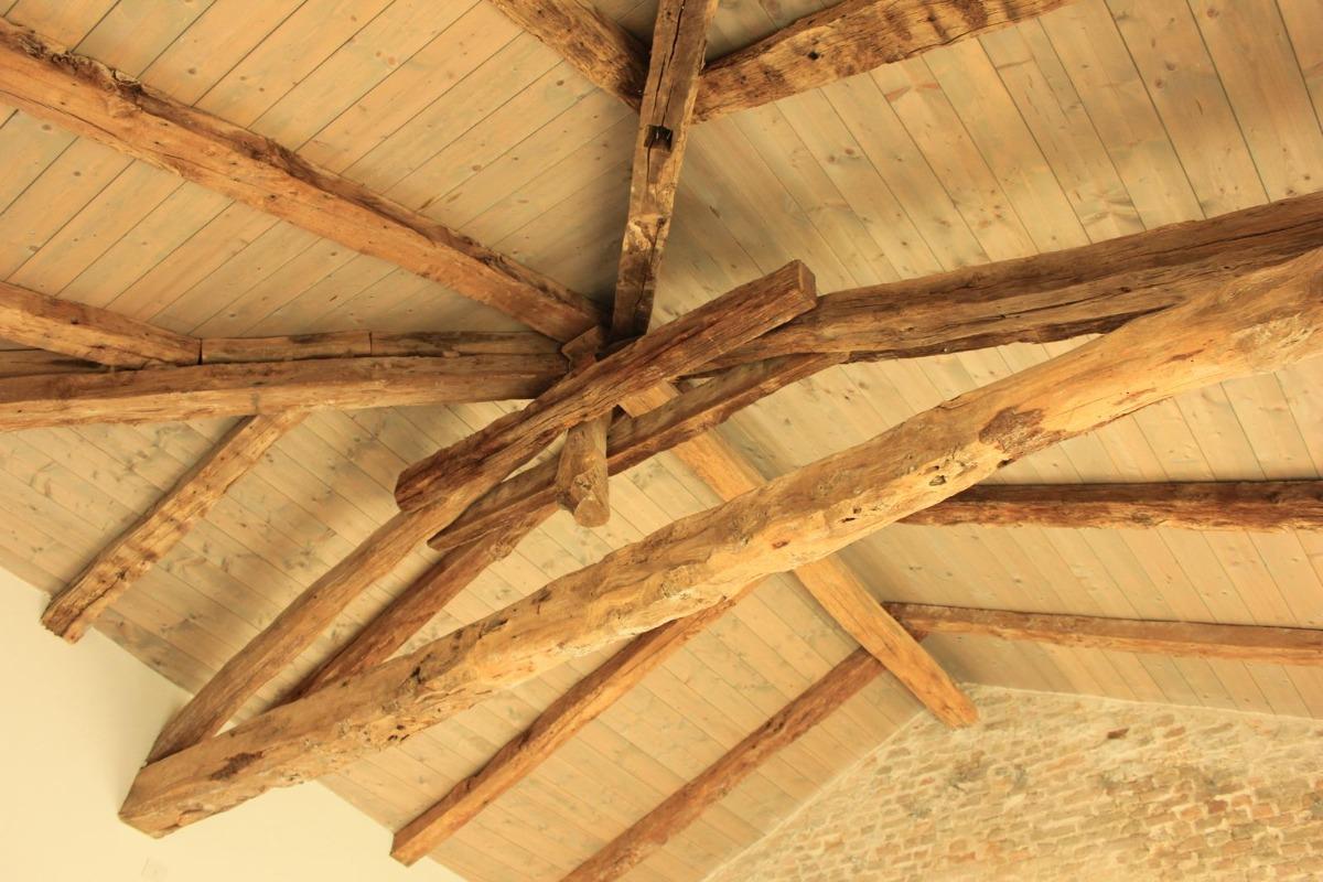 Tetto con travi originali