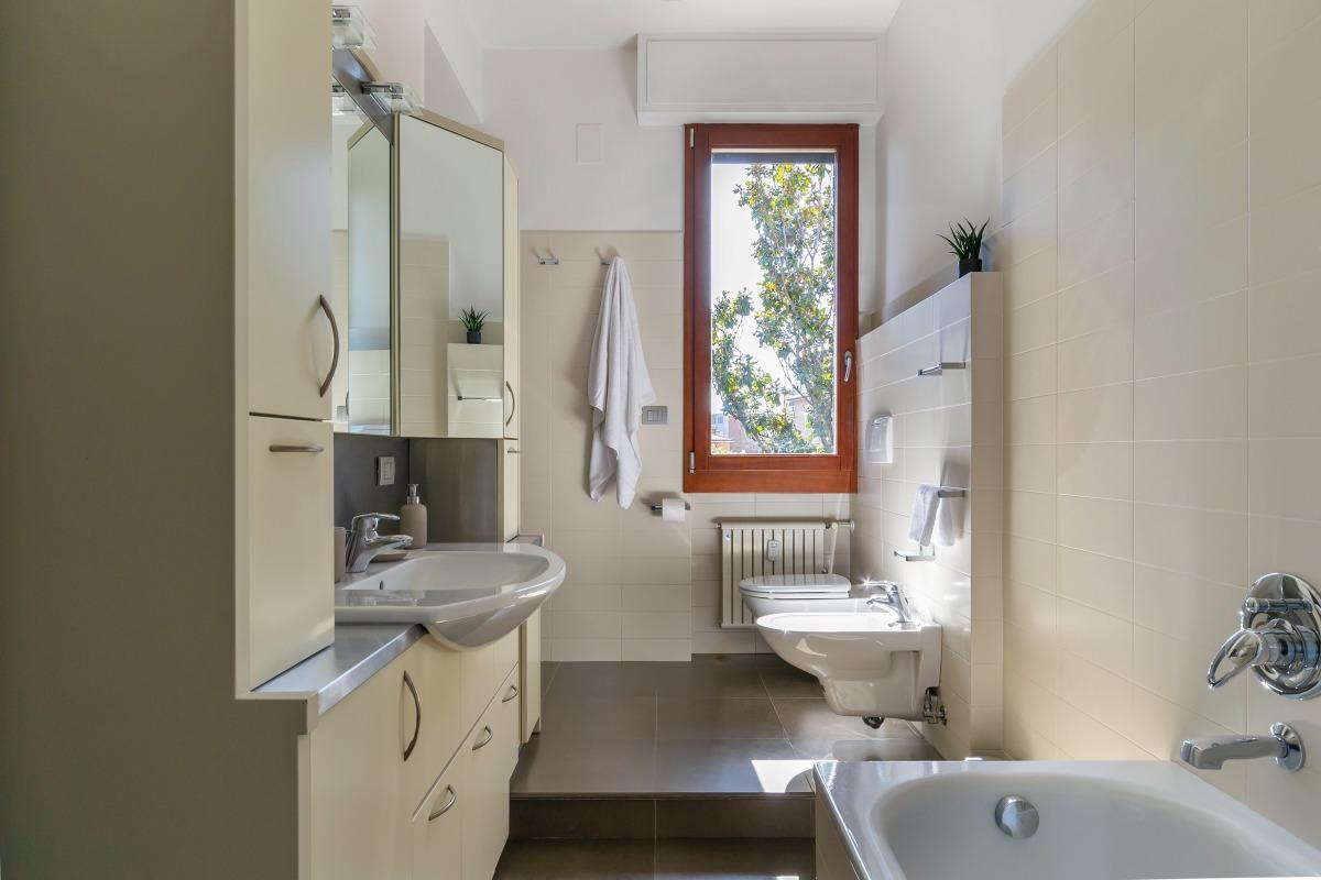 Main bathroom