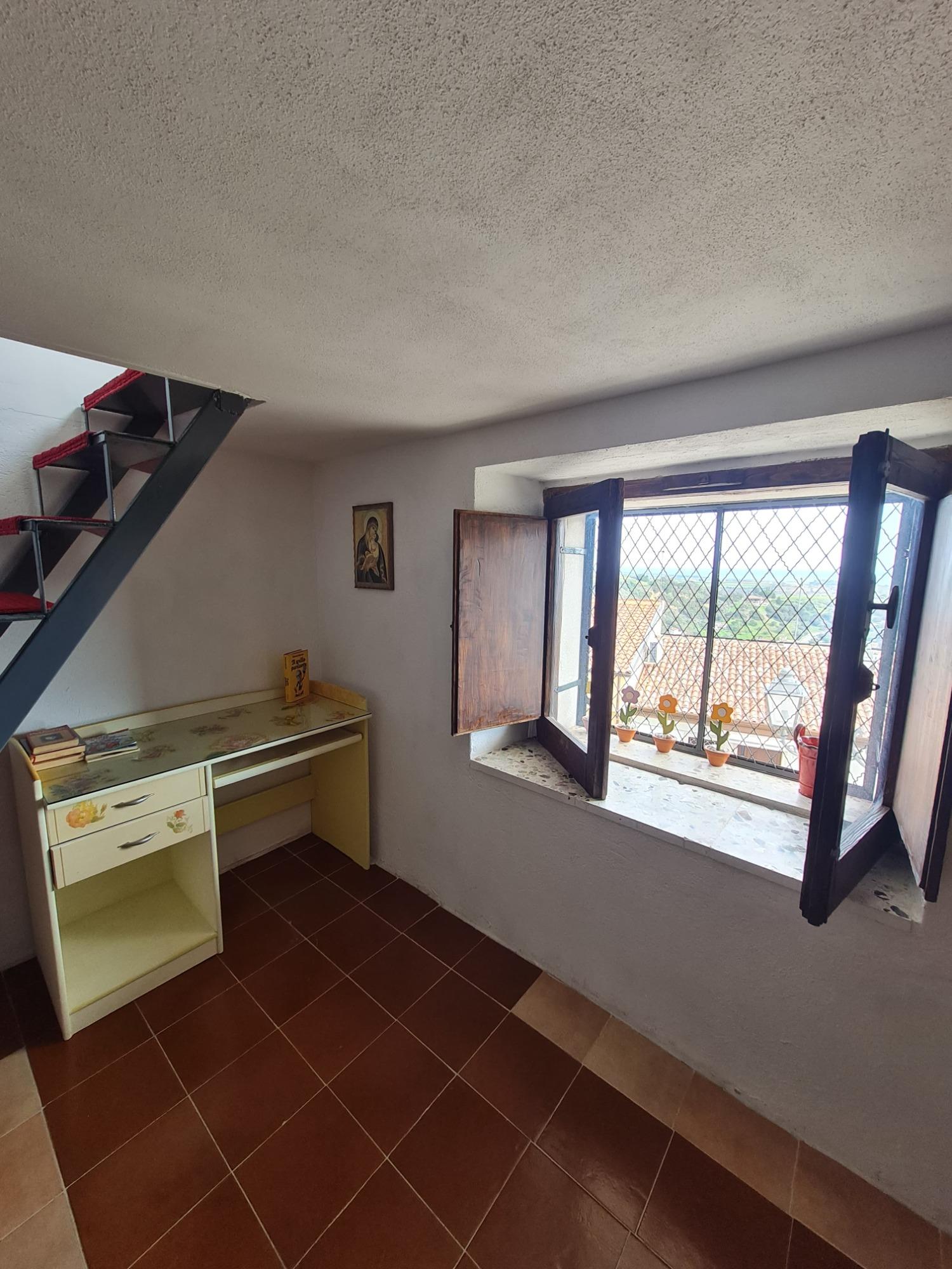 Scrittoio cameretta vista mare