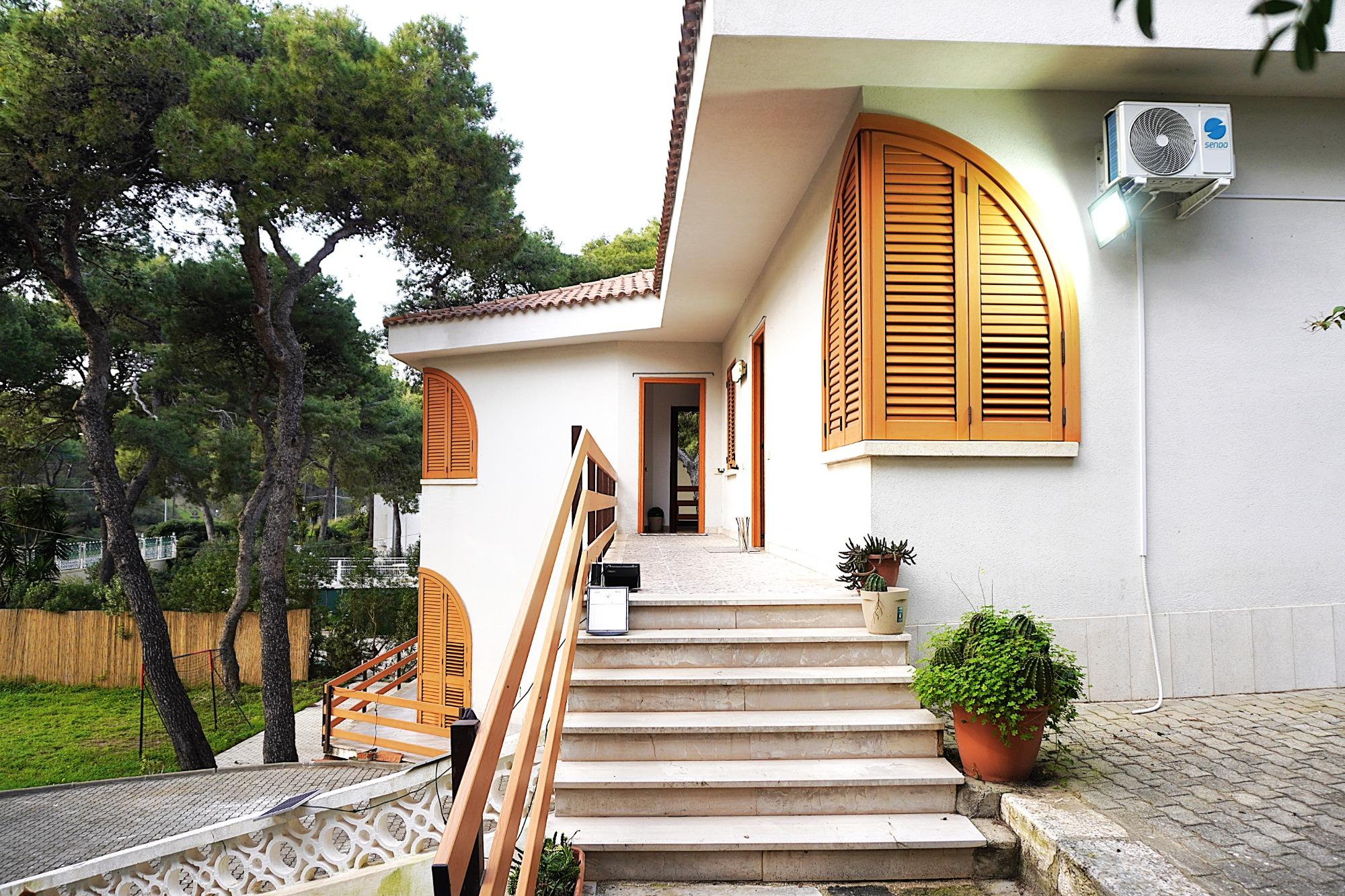 Villa Ofelia a Chiatona - accesso ai due appartamenti