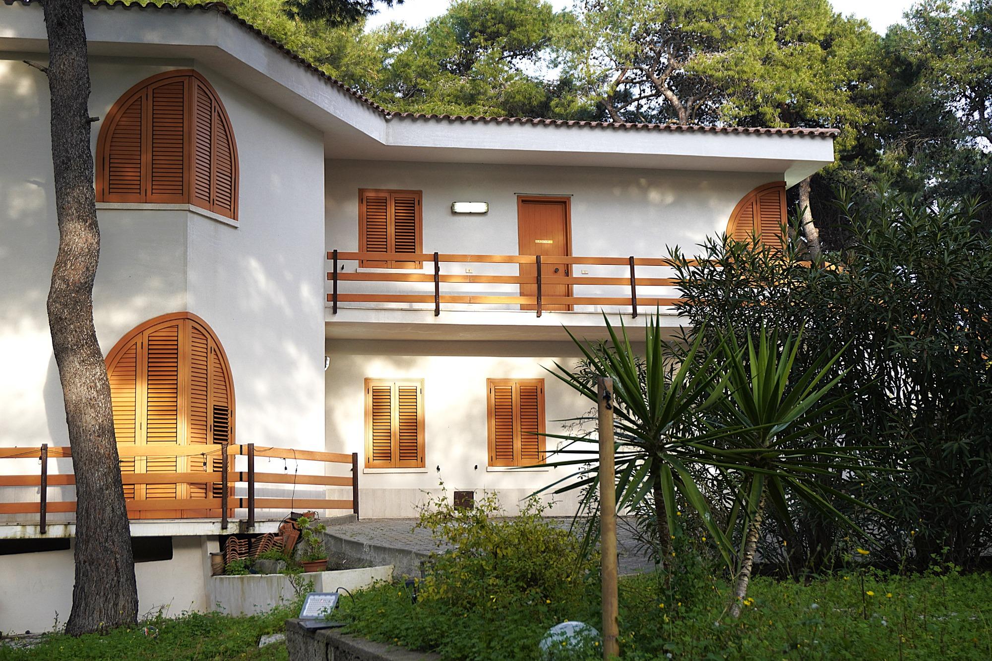 Villa Ofelia a Chiatona - vialetto di ingresso