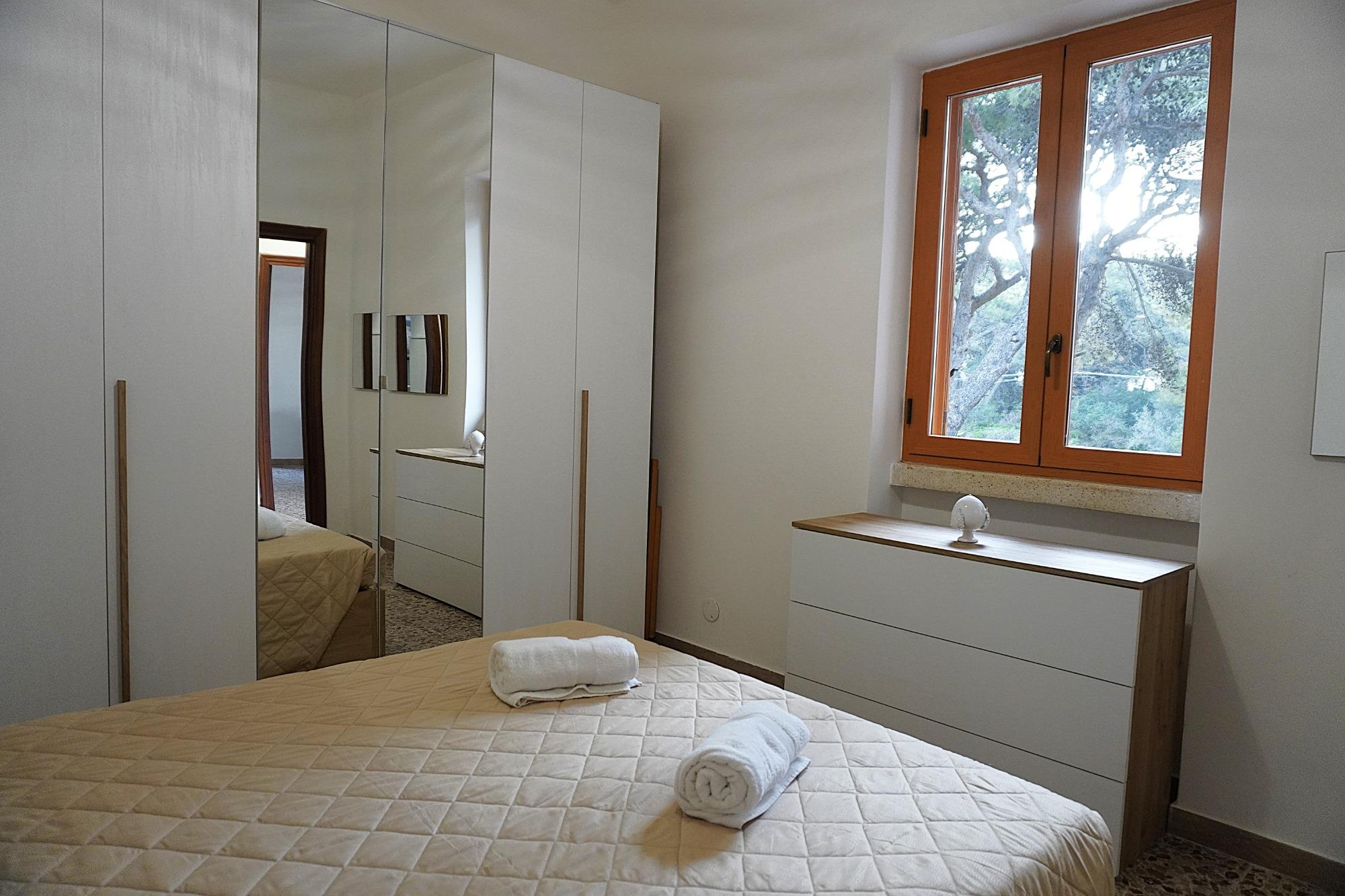 Villa Ofelia a Chiatona - camera da letto appartamento Giglio