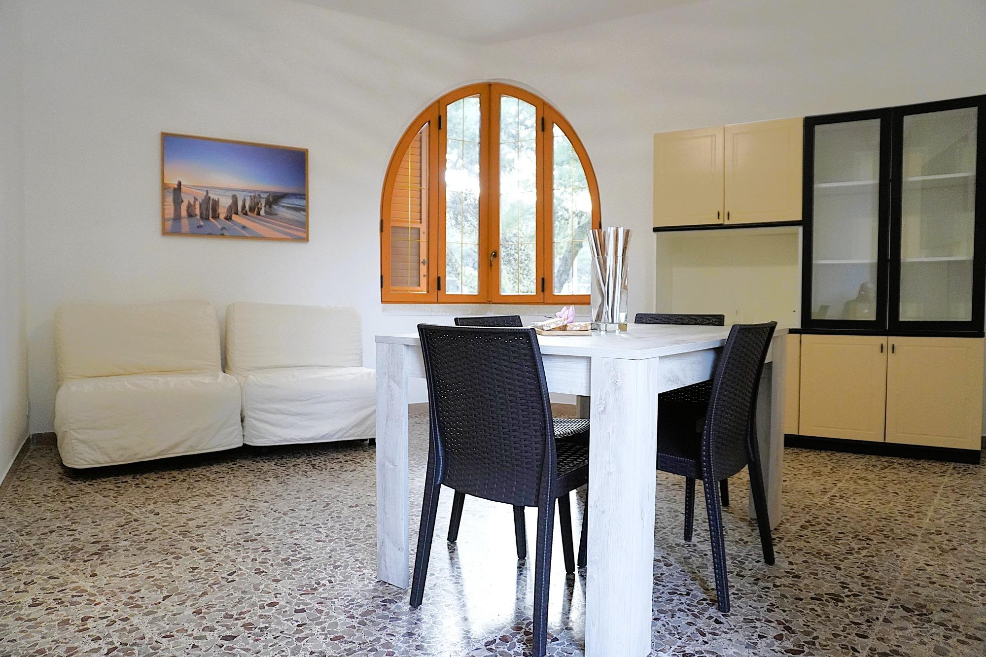 Villa Ofelia a Chiatona - soggiorno con poltrone letto appartamento Giglio