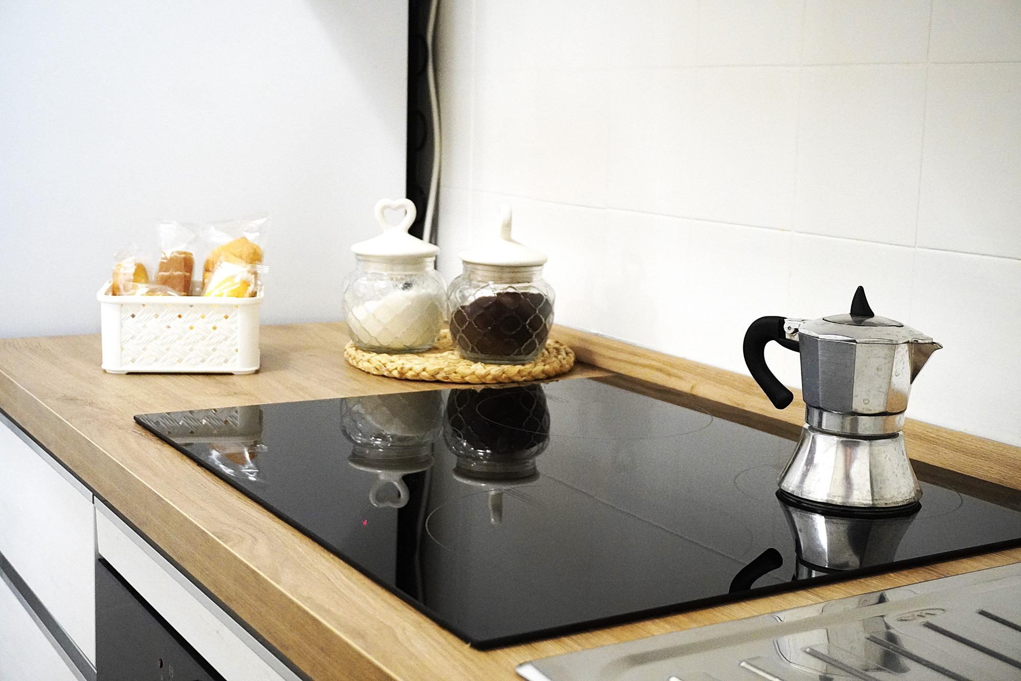 Villa Ofelia a Chiatona - dettaglio cucine a induzione